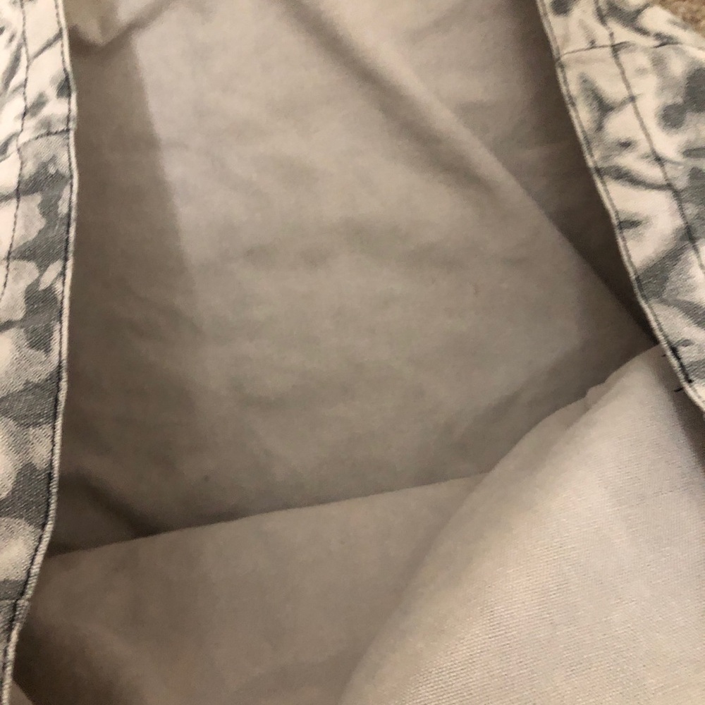ALO Yoga Gray & White Tie-Dye Canvas Tote - Picture 3 of 4